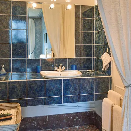 10 Bedroom Cozy Home In Allonne