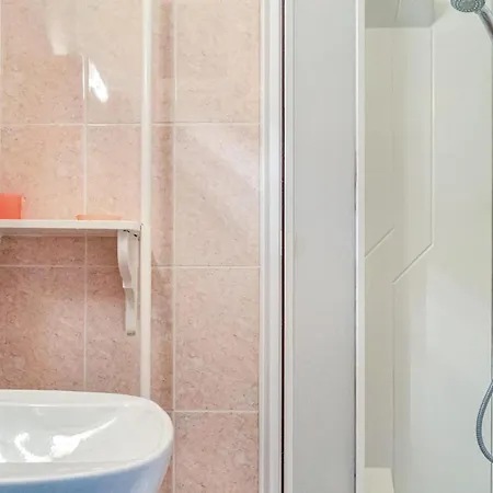 Vakantiehuis 10 Bedroom Cozy In Allonne *