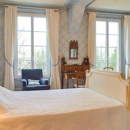 Holiday home 10 Bedroom Cozy Home In Allonne Beauvais