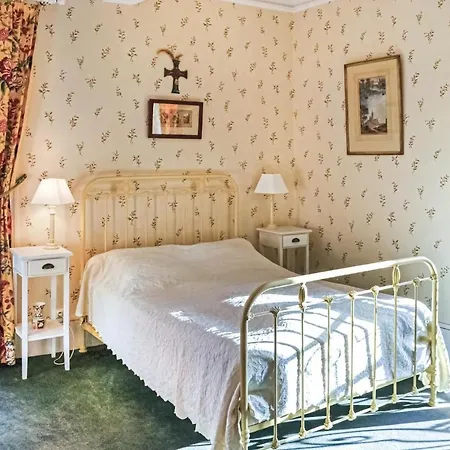 Holiday home 10 Bedroom Cozy Home In Allonne Beauvais