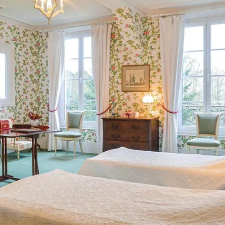 10 Bedroom Cozy In Allonne Vakantiehuis