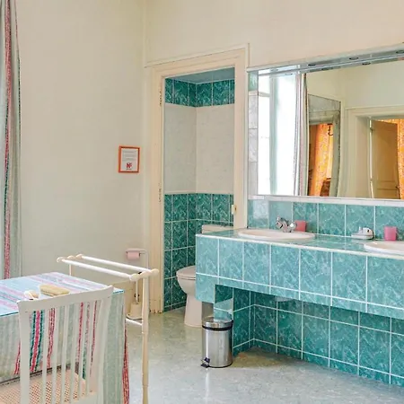 10 Bedroom Cozy Home In Allonne Holiday home Beauvais