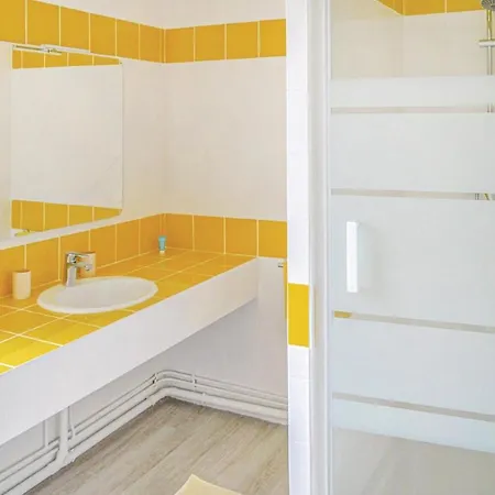 10 Bedroom Cozy Home In Allonne *