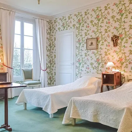 10 Bedroom Cozy Home In Allonne Holiday home Beauvais