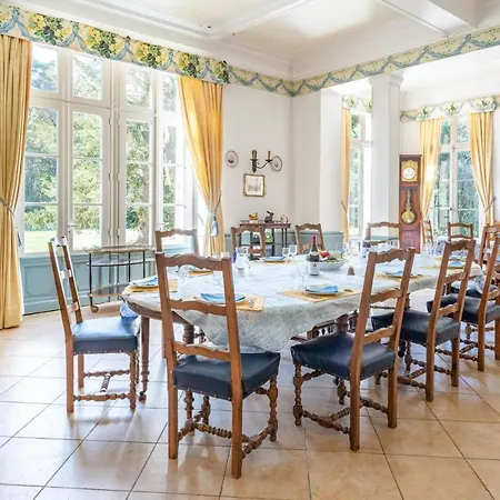 Vakantiehuis 10 Bedroom Cozy In Allonne Beauvais