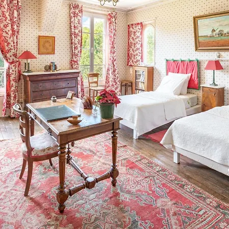 Holiday home 10 Bedroom Cozy Home In Allonne Beauvais
