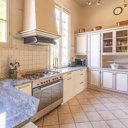 10 Bedroom Cozy In Allonne * Beauvais